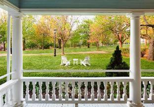 Inn At Carnall Hall Fayetteville Phòng bức ảnh