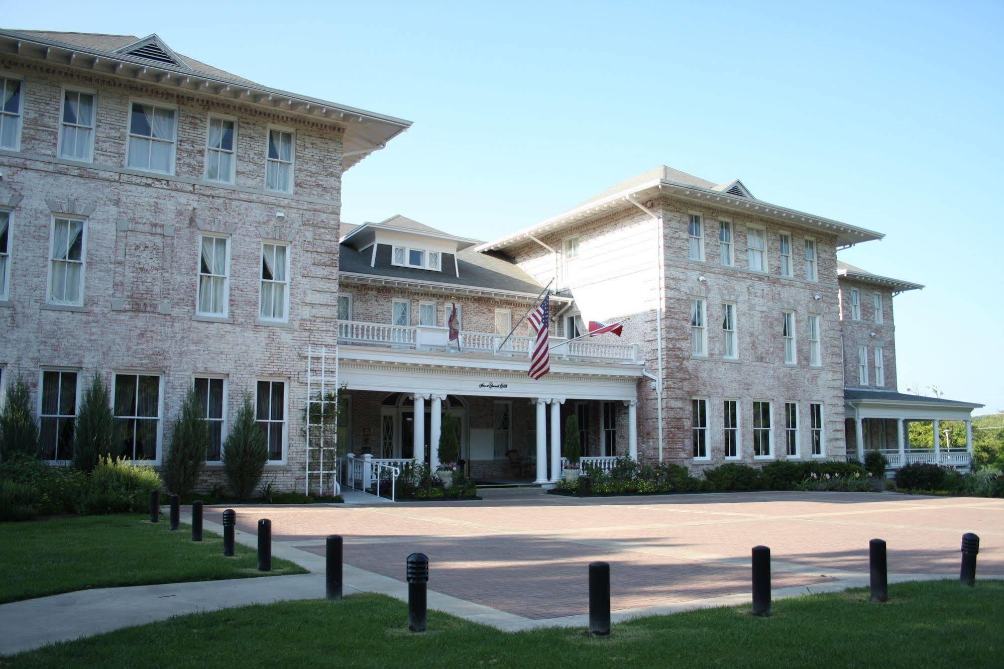Inn At Carnall Hall Fayetteville Ngoại thất bức ảnh