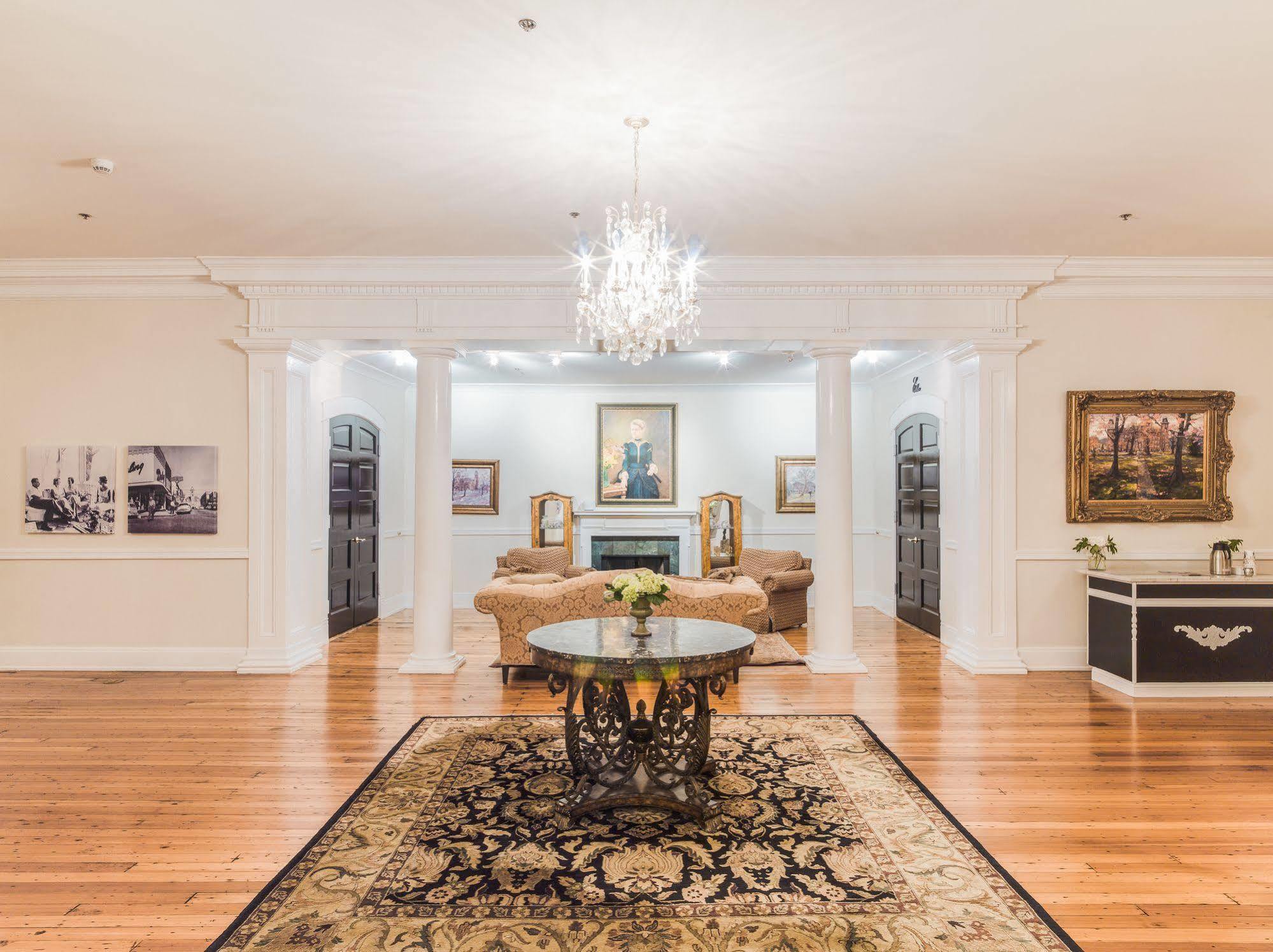 Inn At Carnall Hall Fayetteville Ngoại thất bức ảnh